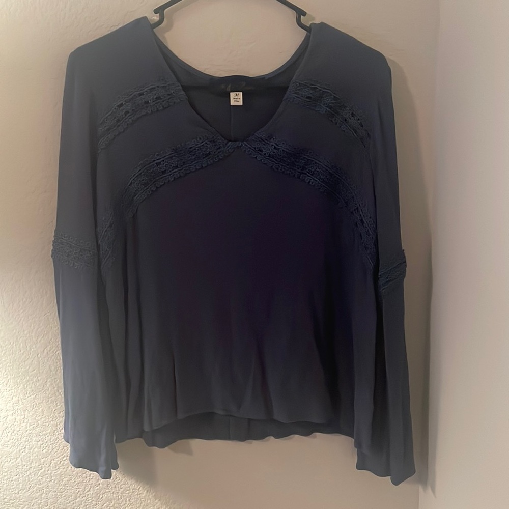 M Blue Rain self- 100% rayon lace – 100% polyester